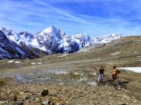 Malgré le froid, il monte à torse nu ! / Malgrado il freddo, sale a torso nudo !